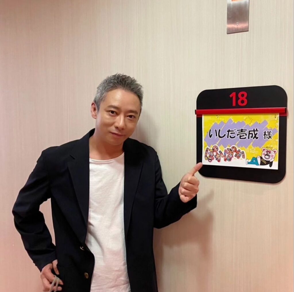 フジテレビ「ぽかぽか」出演時の銀髪ベリーショートヘアー